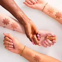 Online Essence Baby Got Bronze 20 Holiday Glow Shimmering Bronzer