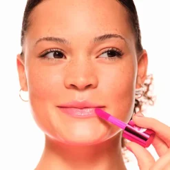 Essence Hydra Kiss 06 Cranberry is Back Lip Oil