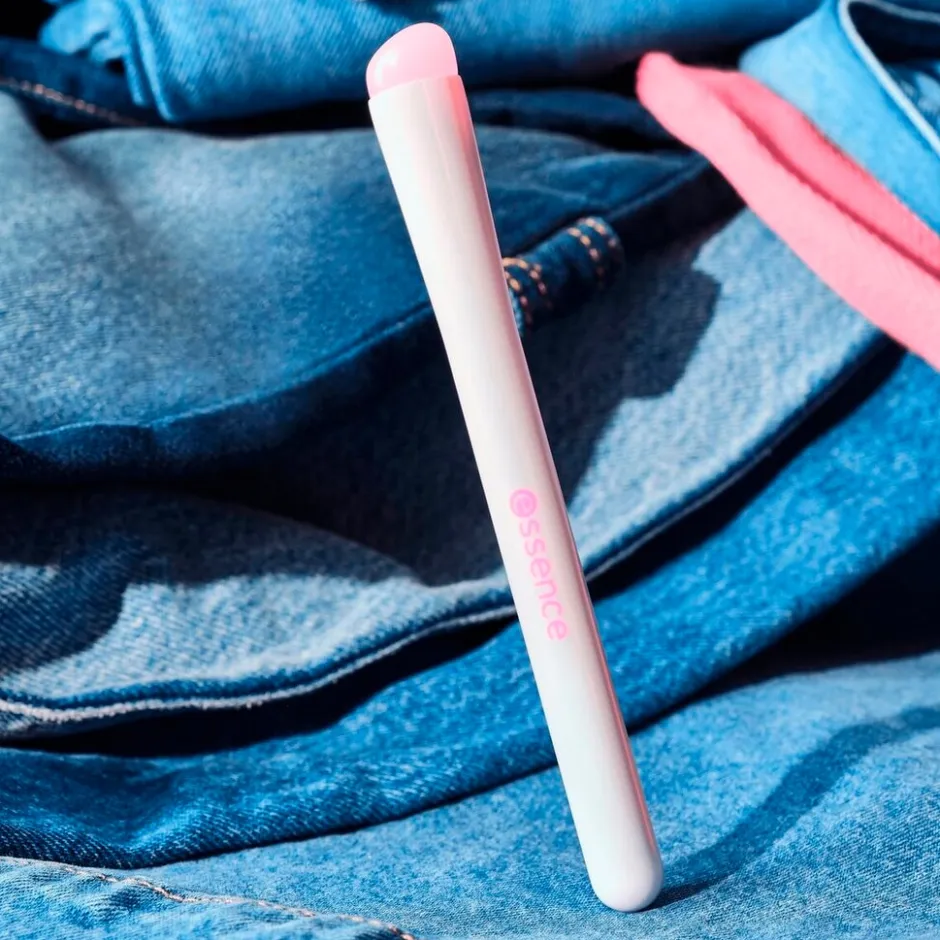 Discount Essence The Jeans Club Lip & Cheek Silicone Brush