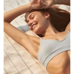 Hot Nivea Black & White Invisible Silky Smooth Antitranspirant Spray